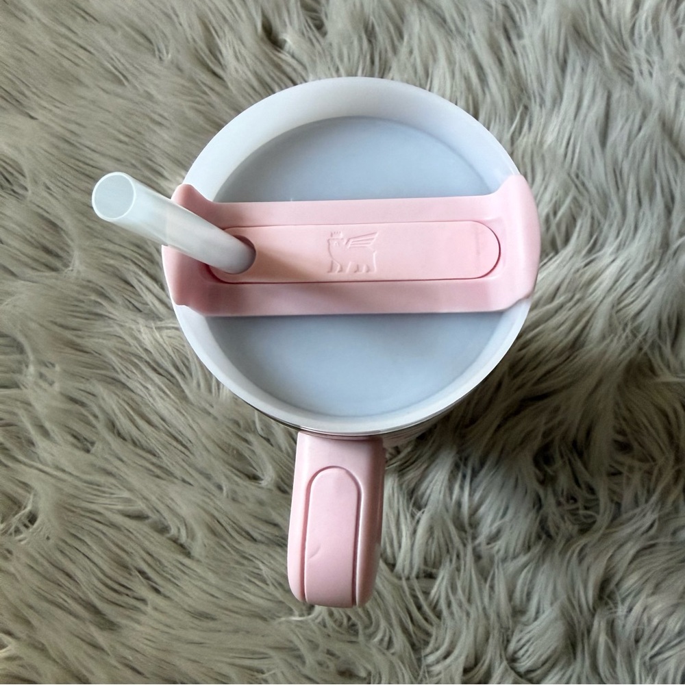 STANLEY x Hello Kitty Pink 40oz Tumbler Cup w/ Handle & Straw Limited Edition - Picture 4 of 7